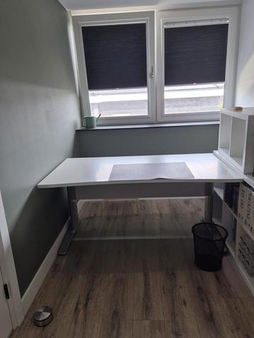 Wit bureau 150x80x73,5 beschikbaar voor biedingen
