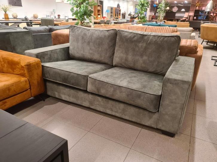 Nieuwe ruime 2zits bank adore velvet groen 205cm €525, Huis en Inrichting, Woonaccessoires | Overige, Nieuw, Ophalen