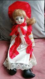 Stenen pop. Al een oudje. 46 cm. perfecte staat. Witte jurk, Verzamelen, Poppen, Ophalen of Verzenden, Zo goed als nieuw, Pop