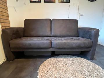 Bankje, bruin alcantara beschikbaar voor biedingen