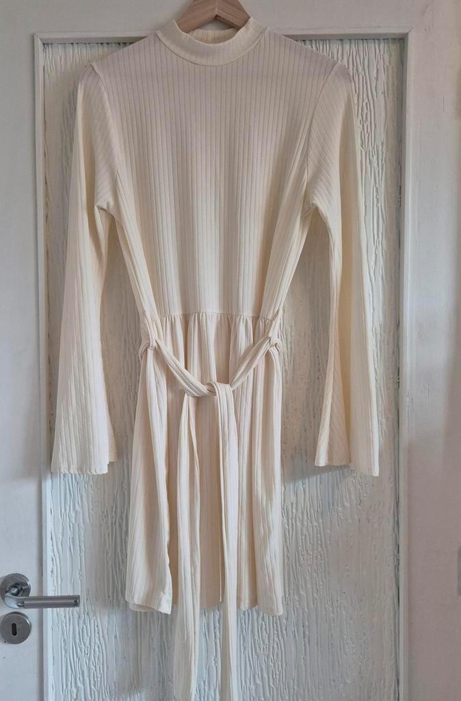 Boohoo | midi-dress | crème kleurig | 44 | XXL, Kleding | Dames, Jurken, Zo goed als nieuw, Maat 42/44 (L), Beige, Knielengte