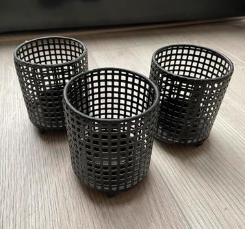 Drie waxinelichthouders beschikbaar voor biedingen