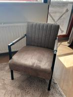 Taupe/lichtgrijze fauteuil met zwarte metalen armleuningen, Huis en Inrichting, Ophalen, Zo goed als nieuw, 75 tot 100 cm, 50 tot 75 cm
