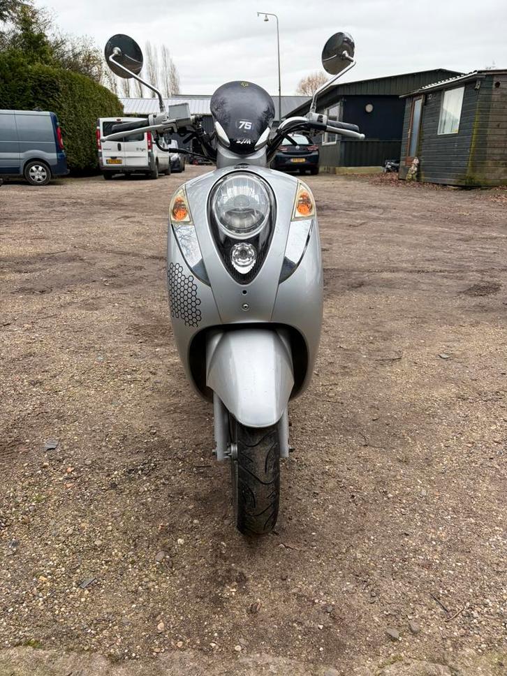 Sym mio 100cc origineel!, Fietsen en Brommers, Scooters | SYM, Zo goed als nieuw, Mio, Benzine, Ophalen of Verzenden