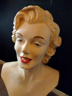 Marilyn Monroe Buste, Ophalen