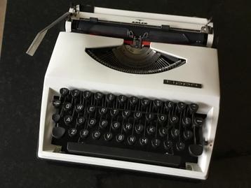 Adler Tippa typemachine jaren ‘70 kleur wit incl. deksel. beschikbaar voor biedingen