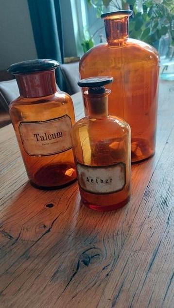 3 apothekers potten beschikbaar voor biedingen