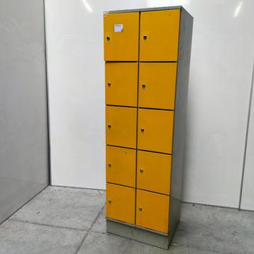 10-deurs Oostwoud lockerkast met schade - 195x60x50 cm beschikbaar voor biedingen