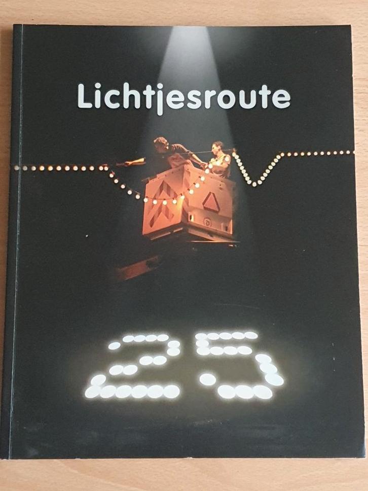 Lichtjesroute Eindhoven - 25 Jaar Jubileum, Boeken, Geschiedenis | Stad en Regio, Zo goed als nieuw, 20e eeuw of later, Ophalen of Verzenden