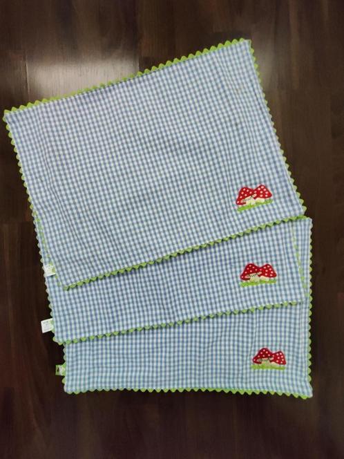 Harrods placemats 2-zijdig 3 stuks, Huis en Inrichting, Keuken | Textiel, Zo goed als nieuw, Placemat, Rood, Ophalen of Verzenden