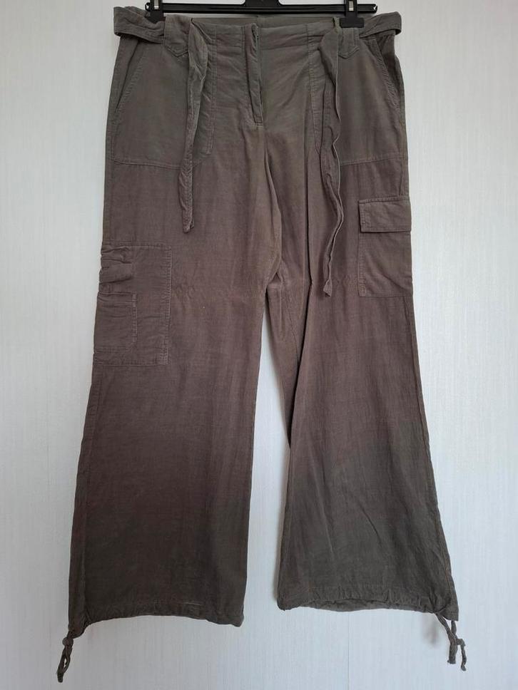 Casual collection broek ribfluweel. Khaki. Maat 44. Nieuw., Kleding | Dames, Broeken en Pantalons, Nieuw, Maat 42/44 (L), Groen