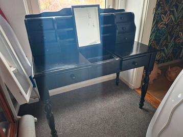 Kaptafel beschikbaar voor biedingen