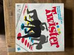 Twister - Leuk gezelschapsspel!, Hobby en Vrije tijd, Gezelschapsspellen | Bordspellen, Een of twee spelers, Ophalen of Verzenden