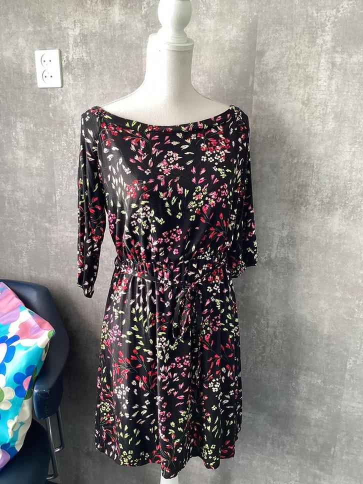 Leuke zwarte gebloemde Steps jurk maat M, Kleding | Dames, Jurken, Gedragen, Maat 38/40 (M), Zwart, Ophalen of Verzenden