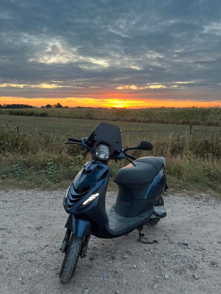 Zip 2t, Fietsen en Brommers, Scooters | Piaggio, Zo goed als nieuw, Zip, Maximaal 45 km/u, Tweetakt, Ophalen