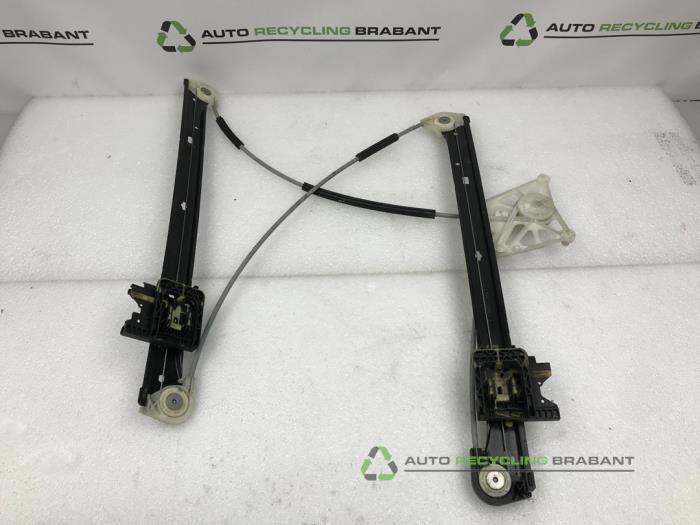 Ruitmechaniek 4Deurs rechts-voor van een Audi Q7, Auto-onderdelen, Ruiten en Toebehoren, Gebruikt, 3 maanden garantie, Ophalen of Verzenden