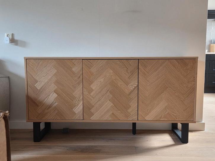 Visgraat dressoir (JYSK voorloper HARESKOV), Huis en Inrichting, Kasten | Dressoirs, Zo goed als nieuw, 150 tot 200 cm, 25 tot 50 cm