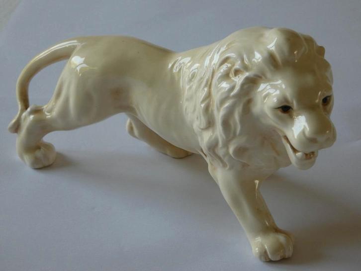 Porseleinen leeuw - Vintage - Crèmekleurig, Antiek en Kunst, Antiek | Porselein, Ophalen of Verzenden
