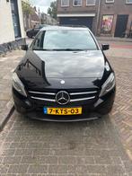 Mercedes-Benz A-Klasse A180 1.6 Blue Efficiency 2013 Zwart, Auto's, Voorwielaandrijving, 65 €/maand, 4 cilinders, Emergency brake assist