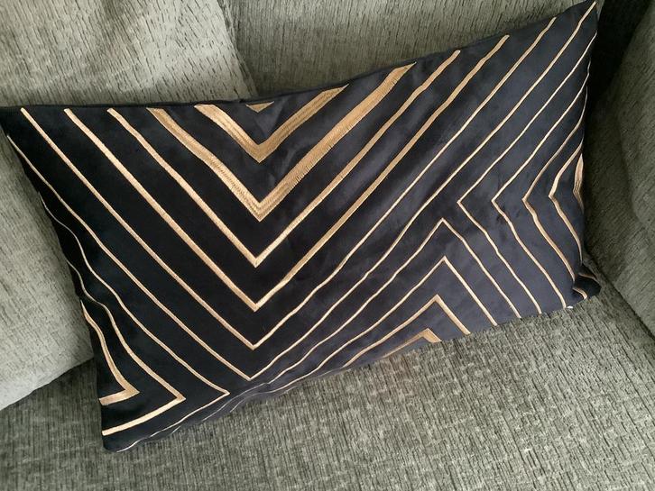 NIEUW! Velvet Sierkussen kussen goud zwart 30x50 cm velours, Huis en Inrichting, Woonaccessoires | Kussens, Nieuw, Zwart, Vierkant