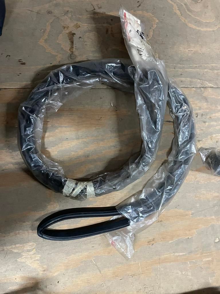 Toyota starlet kp60 kp61 4 deurs deurrubber 67871-10030, Ophalen of Verzenden, Zo goed als nieuw