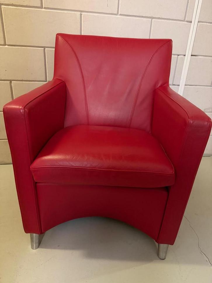Leolux Dolcinea rood leren design fauteuil met hocker, Huis en Inrichting, Fauteuils, Zo goed als nieuw, Leer, 50 tot 75 cm, 75 tot 100 cm