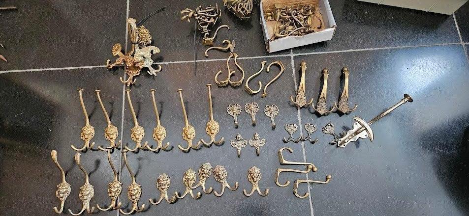82 Antieke koperen kapstokhaken leeuwenkop en andere, Antiek en Kunst, Antiek | Koper en Brons, Ophalen of Verzenden