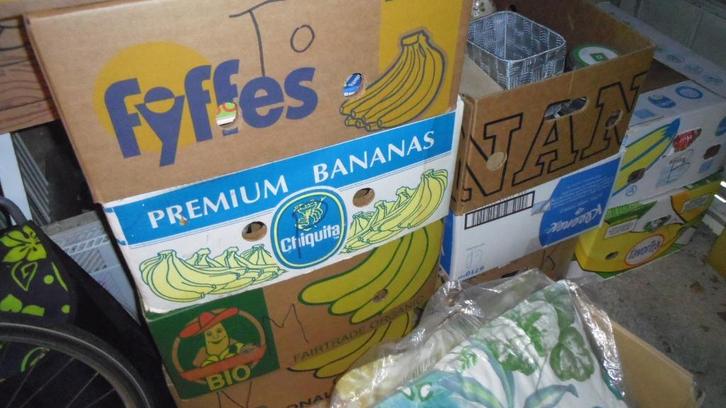 bananendozen vol spullen, Diversen, Rommelmarktspullen, Gebruikt, Ophalen