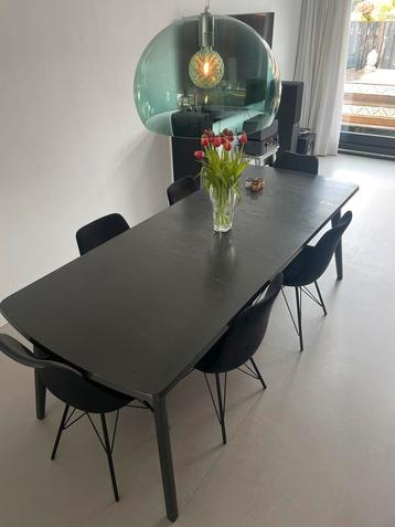 Eetkamertafel met 6 stoelen zwart!