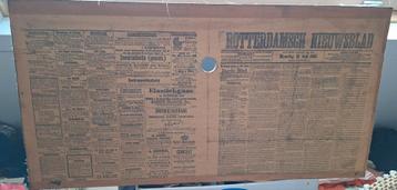 Oude opgeplakte krant Rotterdamsch Nieuwsblad van 1895 beschikbaar voor biedingen