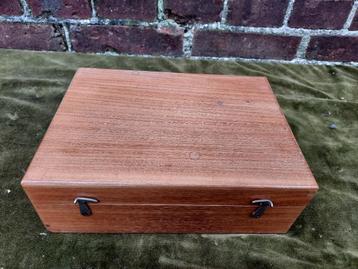 Antiek instrument, vloeistoffen weegschaal. beschikbaar voor biedingen