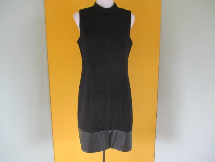 Steps jurk maat 38, Kleding | Dames, Jurken, Zo goed als nieuw, Maat 38/40 (M), Zwart, Onder de knie, Ophalen of Verzenden