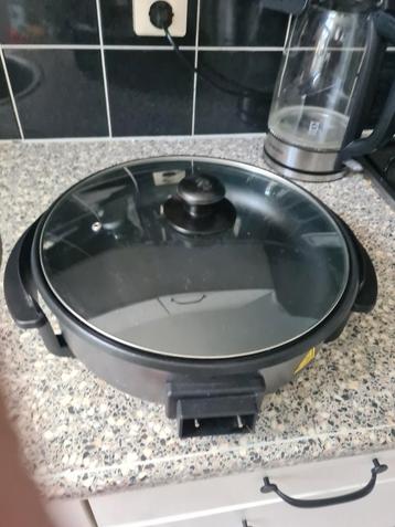 Elektrische pan met deksel, instelbare temp,1500 watt beschikbaar voor biedingen