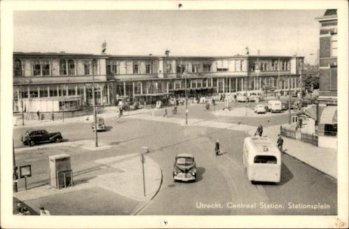 Utrecht Station van Ravesteyn +plein  verkeer, Verzamelen, Ansichtkaarten | Nederland, Ongelopen, Utrecht, 1940 tot 1960, Ophalen of Verzenden