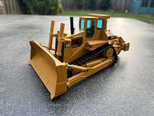 Caterpillar D 8 N bulldozer NZG 233 / 298, Hobby en Vrije tijd, Modelauto's | 1:50, Zo goed als nieuw, Hijskraan, Tractor of Landbouw