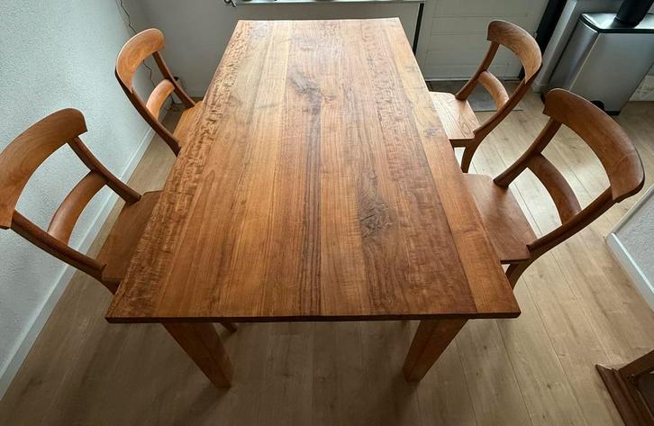 Eikenhouten eettafel (160 x 89 cm) en 4 eikenhouten stoelen, Huis en Inrichting, Complete eetkamers, Zo goed als nieuw, 4 tot 6 stoelen