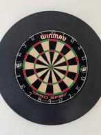 Winmau dartbord met surround en dartmat, Sport en Fitness, Darts, Ophalen, Zo goed als nieuw, Dartbord