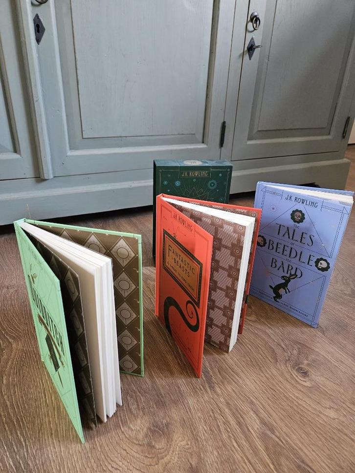 Harry Potter Hogwarts Library + Spellbook - KERSTKADO!, Verzamelen, Harry Potter, Zo goed als nieuw, Boek of Poster, Ophalen of Verzenden