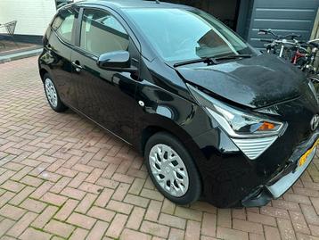 Toyota Aygo 1.0 Vvt-i 72pk 5D 2021 Zwart beschikbaar voor biedingen