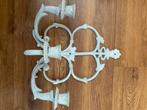2 gietijzeren kandelaars , off white, Ophalen of Verzenden, Overige materialen