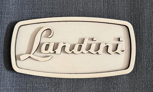 Landini 3D Embleem van hout 30cm, Hobby en Vrije tijd, Overige Hobby en Vrije tijd, Nieuw, Ophalen of Verzenden