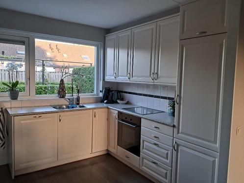Tweedehands keuken met Siemens inbouwapparatuur, Huis en Inrichting, Keuken | Complete keukens, Zo goed als nieuw, Hoekkeuken