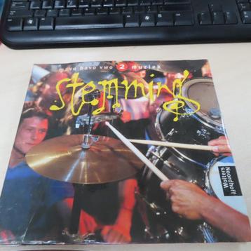 Stemming muziek boek voor de basisvorming beschikbaar voor biedingen