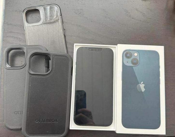 iPhone 13 met doos, screenprotector en 4 Otterbox hoesjes, Telecommunicatie, Mobiele telefoons | Apple iPhone, Zo goed als nieuw