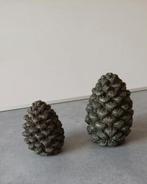 2 Solide, zware stenen dennenappels. Sinttip., Ophalen of Verzenden, Nieuw