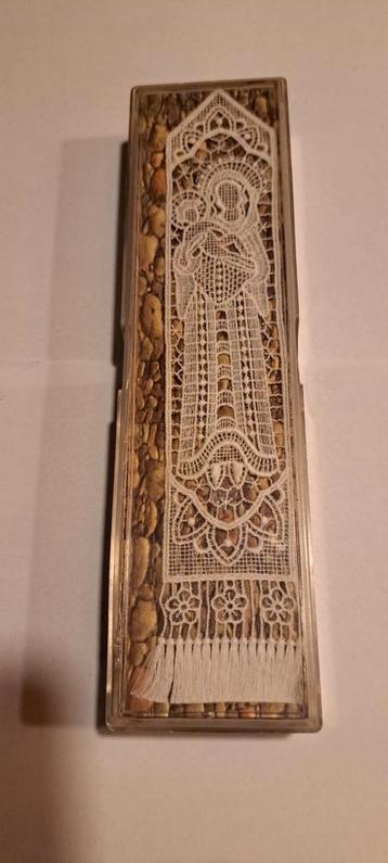 Kanten boekenlegger vintage beschikbaar voor biedingen