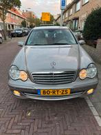 Mercedes-Benz C-Klasse 1.8 C180 Kompr Sedan AUT 2005 Grijs, Auto's, Mercedes-Benz, Automaat, Achterwielaandrijving, 74 €/maand