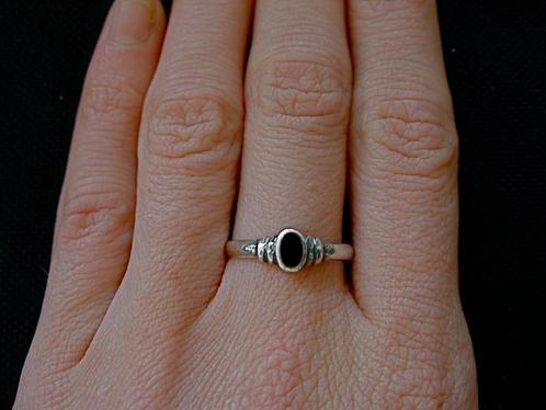 Zilveren 925 zilver ring met ovale zwarte onyx in maat 16, Sieraden, Tassen en Uiterlijk, Ringen, Nieuw, Dame, Kleiner dan 17