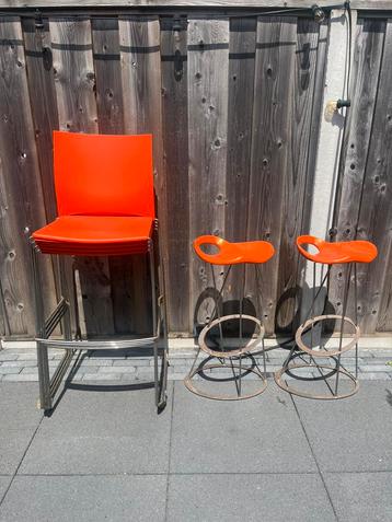 4 barstoelen + 2 barkrukken beschikbaar voor biedingen