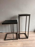 Bijzettafeltjes zuilen metaal hout antraciet zwart 2 stuks, Ophalen, Zo goed als nieuw